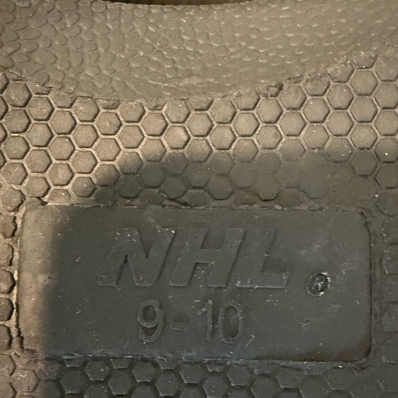 Men’s NHL Montreal Canadiens Black Slippers - Picture 6 of 7